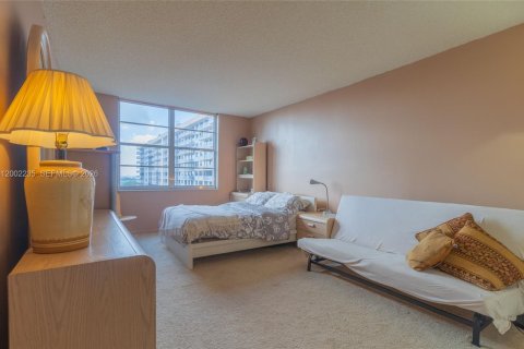 Купить кондоминиум в Санни-Айлс-Бич, Флорида 2 спальни, 172.43м2, № 2067720 - фото 16