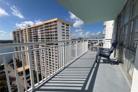 Купить кондоминиум в Санни-Айлс-Бич, Флорида 2 спальни, 172.43м2, № 2067720 - фото 2