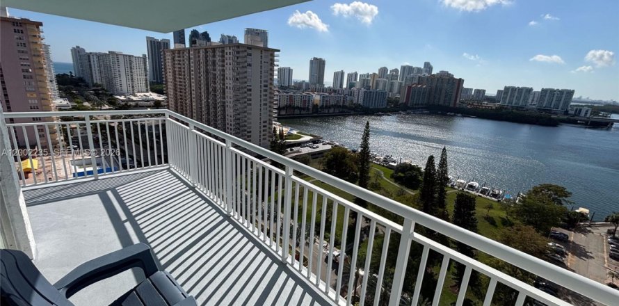 Кондоминиум с 2 спальнями в Санни-Айлс-Бич, Флорида № 2067720