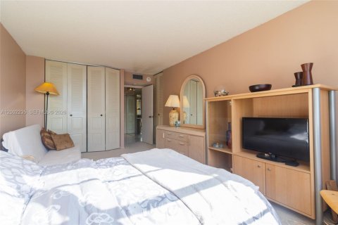 Купить кондоминиум в Санни-Айлс-Бич, Флорида 2 спальни, 172.43м2, № 2067720 - фото 15