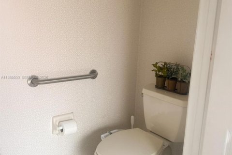 House in Wellington, Florida 3 bedrooms, 181.16 sq.m. № 2050374 - photo 12