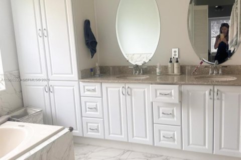 House in Wellington, Florida 3 bedrooms, 181.16 sq.m. № 2050374 - photo 9