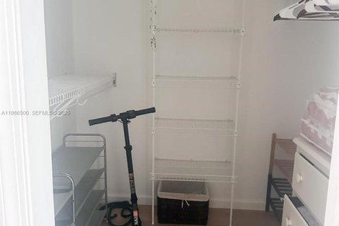 House in Wellington, Florida 3 bedrooms, 181.16 sq.m. № 2050374 - photo 8