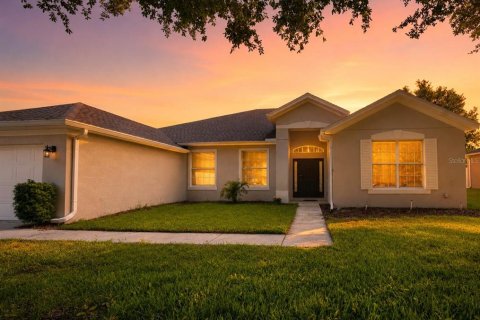 House in Apopka, Florida 4 bedrooms, 252.14 sq.m. № 2208133 - photo 28