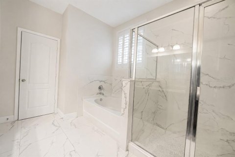 House in Apopka, Florida 4 bedrooms, 252.14 sq.m. № 2208133 - photo 17