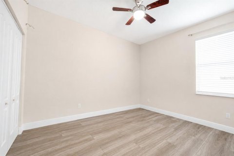 House in Apopka, Florida 4 bedrooms, 252.14 sq.m. № 2208133 - photo 21