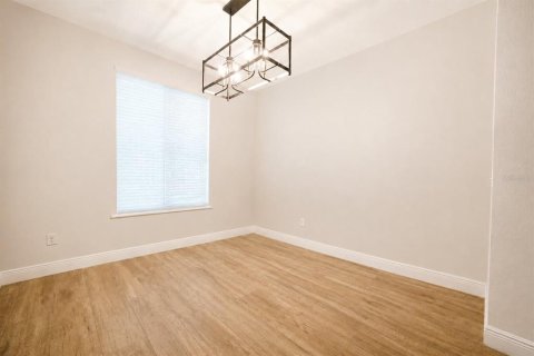House in Apopka, Florida 4 bedrooms, 252.14 sq.m. № 2208133 - photo 6