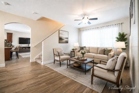 House in Apopka, Florida 4 bedrooms, 252.14 sq.m. № 2208133 - photo 5