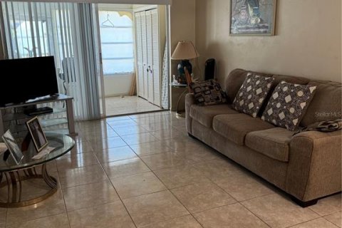 Condominio en venta en New Port Richey, Florida, 2 dormitorios, 82.5 m2 № 1648722 - foto 13