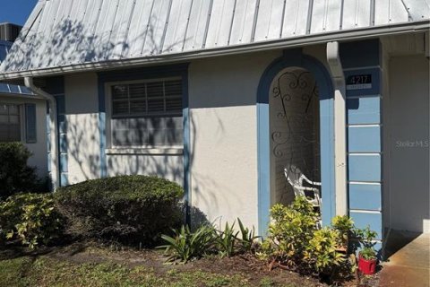 Condominio en venta en New Port Richey, Florida, 2 dormitorios, 82.5 m2 № 1648722 - foto 1