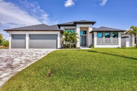 House in Port Charlotte, Florida 3 bedrooms, 198.72 sq.m. № 1759666 - photo 1