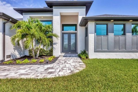 House in Port Charlotte, Florida 3 bedrooms, 198.72 sq.m. № 1759666 - photo 3