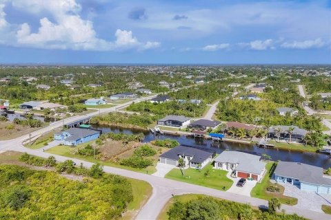 House in Port Charlotte, Florida 3 bedrooms, 198.72 sq.m. № 1759666 - photo 7