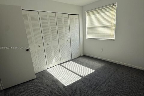 Touwnhouse à louer à Miami, Floride: 2 chambres, 95.22 m2 № 1976698 - photo 10