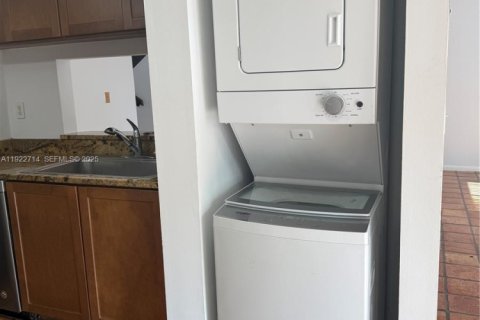 Touwnhouse à louer à Miami, Floride: 2 chambres, 95.22 m2 № 1976698 - photo 5