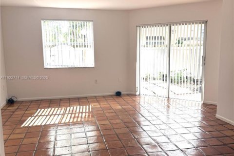 Touwnhouse à louer à Miami, Floride: 2 chambres, 95.22 m2 № 1976698 - photo 2