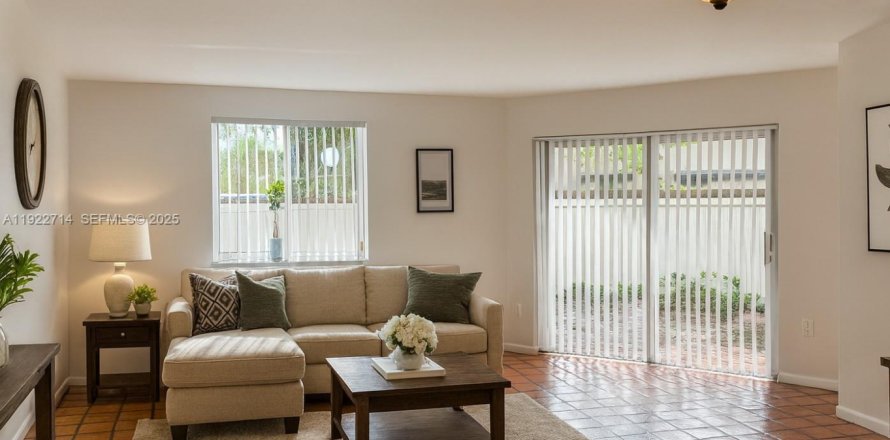 Touwnhouse à Miami, Floride 2 chambres, 95.22 m2 № 1976698