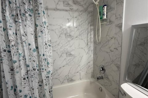 Touwnhouse à louer à Miami, Floride: 2 chambres, 95.22 m2 № 1976698 - photo 13