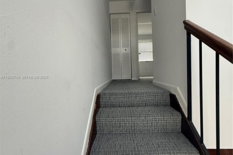 Touwnhouse à louer à Miami, Floride: 2 chambres, 95.22 m2 № 1976698 - photo 9