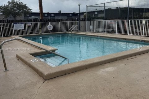 Touwnhouse à louer à Miami, Floride: 2 chambres, 95.22 m2 № 1976698 - photo 21