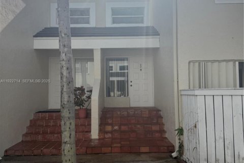 Touwnhouse à louer à Miami, Floride: 2 chambres, 95.22 m2 № 1976698 - photo 19