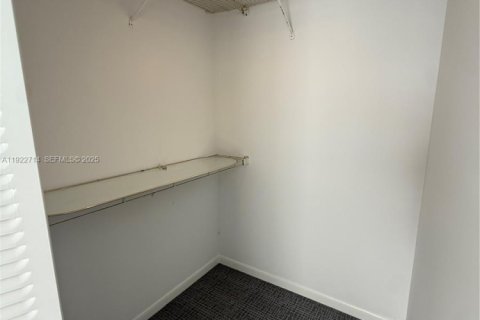 Touwnhouse à louer à Miami, Floride: 2 chambres, 95.22 m2 № 1976698 - photo 16