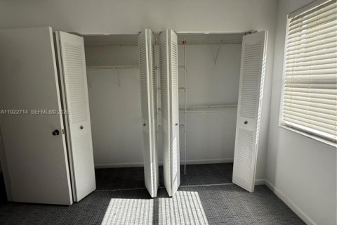 Touwnhouse à louer à Miami, Floride: 2 chambres, 95.22 m2 № 1976698 - photo 11