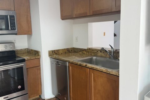 Touwnhouse à louer à Miami, Floride: 2 chambres, 95.22 m2 № 1976698 - photo 4