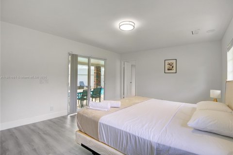House in Hollywood, Florida 5 bedrooms, 265.33 sq.m. № 2082751 - photo 20