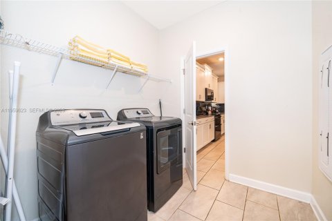 House in Kissimmee, Florida 5 bedrooms № 2022215 - photo 23