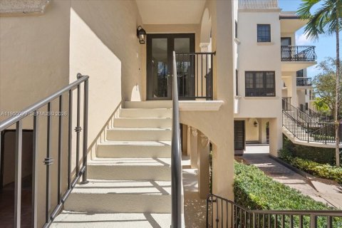 Adosado en venta en Miami, Florida, 4 dormitorios, 525.83 m2 № 2153065 - foto 4