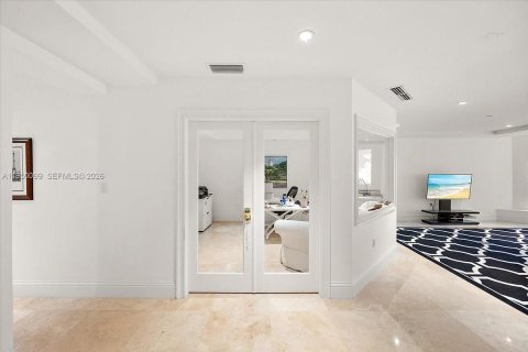 Adosado en venta en Miami, Florida, 4 dormitorios, 525.83 m2 № 2153065 - foto 26