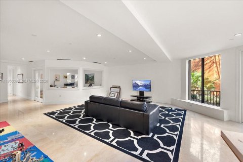 Adosado en venta en Miami, Florida, 4 dormitorios, 525.83 m2 № 2153065 - foto 25