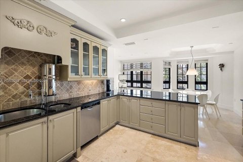 Adosado en venta en Miami, Florida, 4 dormitorios, 525.83 m2 № 2153065 - foto 17