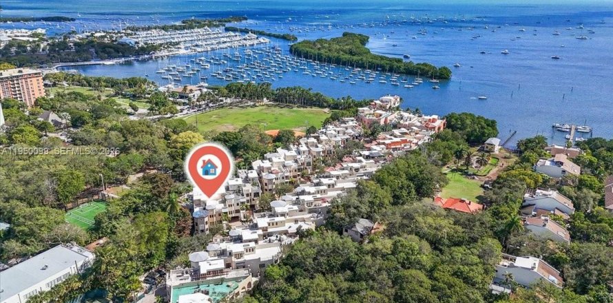 Adosado en Miami, Florida 4 dormitorios, 525.83 m2 № 2153065