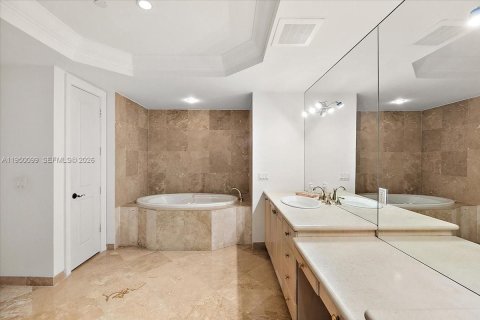 Adosado en venta en Miami, Florida, 4 dormitorios, 525.83 m2 № 2153065 - foto 30