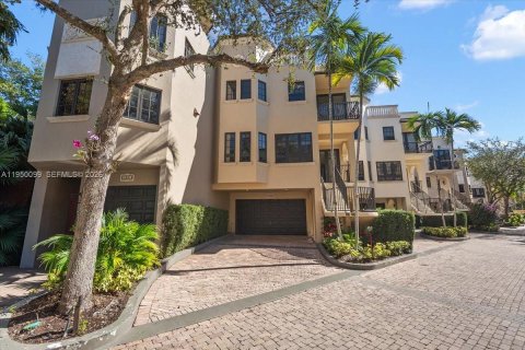 Adosado en venta en Miami, Florida, 4 dormitorios, 525.83 m2 № 2153065 - foto 3