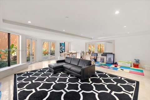 Adosado en venta en Miami, Florida, 4 dormitorios, 525.83 m2 № 2153065 - foto 24