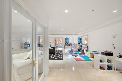 Adosado en venta en Miami, Florida, 4 dormitorios, 525.83 m2 № 2153065 - foto 23