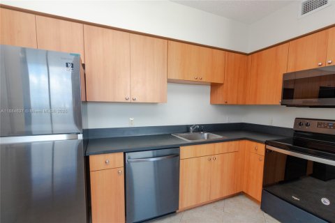 Appartement à louer à Miami Beach, Floride: 1 chambre, 73.67 m2 № 1946834 - photo 2