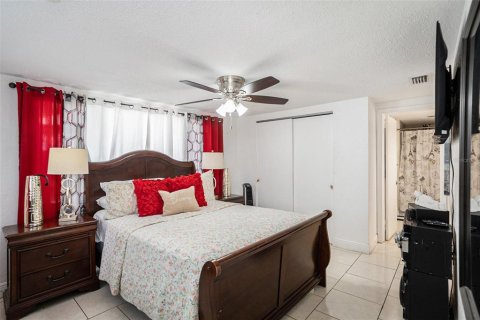 House in New Port Richey, Florida 3 bedrooms, 104.79 sq.m. № 1904754 - photo 14