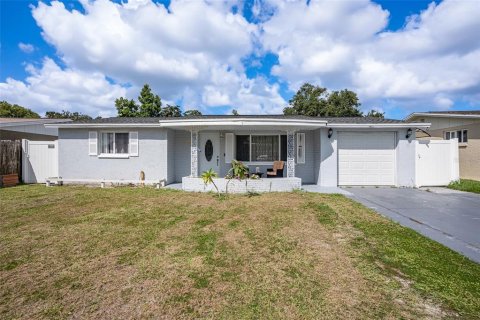 House in New Port Richey, Florida 3 bedrooms, 104.79 sq.m. № 1904754 - photo 2