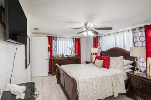 House in New Port Richey, Florida 3 bedrooms, 104.79 sq.m. № 1904754 - photo 15