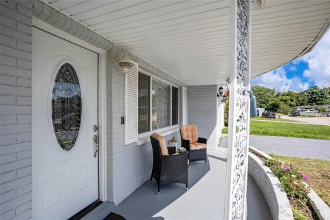 House in New Port Richey, Florida 3 bedrooms, 104.79 sq.m. № 1904754 - photo 5