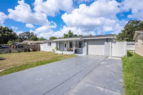 House in New Port Richey, Florida 3 bedrooms, 104.79 sq.m. № 1904754 - photo 3