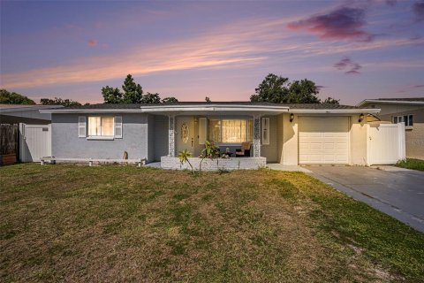 House in New Port Richey, Florida 3 bedrooms, 104.79 sq.m. № 1904754 - photo 1