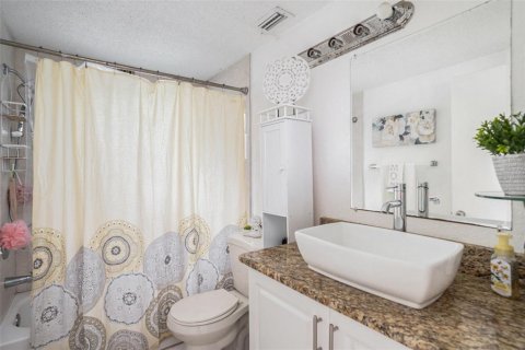 House in New Port Richey, Florida 3 bedrooms, 104.79 sq.m. № 1904754 - photo 24