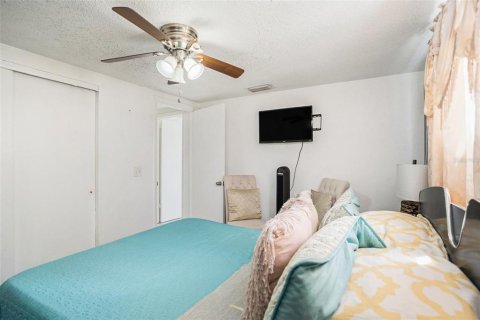 House in New Port Richey, Florida 3 bedrooms, 104.79 sq.m. № 1904754 - photo 20