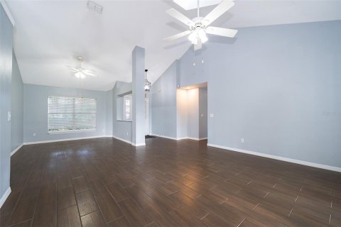 Casa en venta en Apopka, Florida, 3 dormitorios, 198.81 m2 № 1903213 - foto 4
