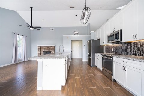 Casa en venta en Apopka, Florida, 3 dormitorios, 198.81 m2 № 1903213 - foto 13